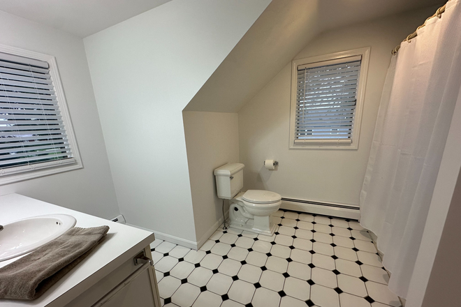 Bathroom 1 - Available for a group of 4! 4 Bedroom in Bonnet Shores! House