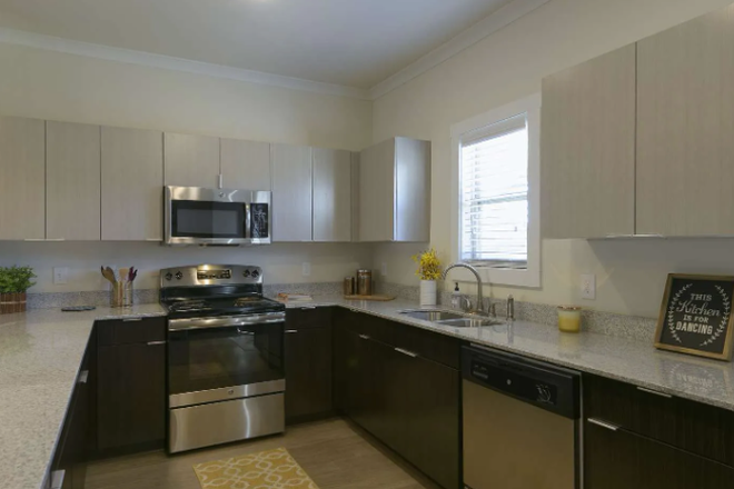 Kitchen - Fall Sublet at Redpoint Harrisonburg - Private Room & Bath Townhome