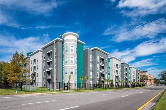Outside street view - The Aves Apartment (Women Preferred)