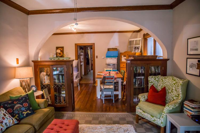 living room - Charming 1250 sq ft 2 bed less than a block from Tower Grove Park Duplex