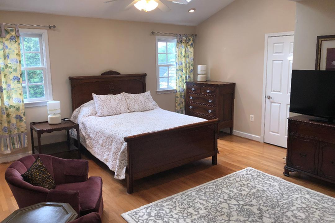 Queen Bed, fully furnished unit, skylights and ceiling fan. - $1,250 /Primary bedroom suite for rent; great location close to DC! (Bethesda, AU,GU, NIH) House