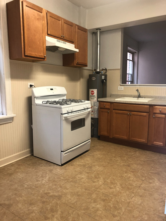 Kitchen - Taylor and May,  3 Blocks from UIC Campus, 2 Bedroom, 1 Bathroom Apt. Enclosed Porch. Hardwood floor