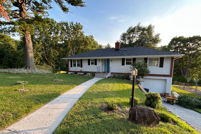 Outside View of House - Furnished Rooms Near Carilion & VTCSOM | Utilities Included | Grandin Court