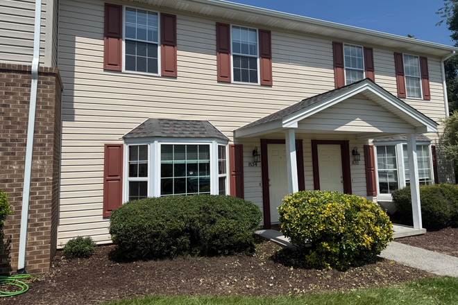 Front - Spacious 4 BR, 3 Bath - Large Townhouse with den