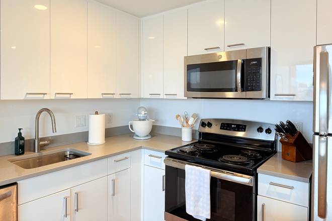 Kitchen - Entire 1.5 Bed at Harvard – Furnished, Bright, Top floor, Views, Gym – 3-Month Sublet Apartments
