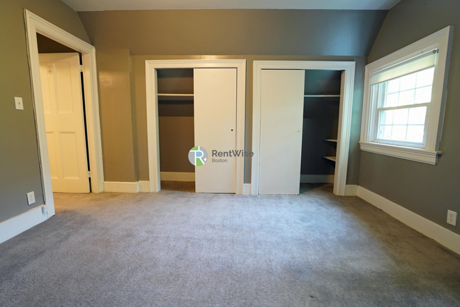 1 - NO BROKER FEE! - Sept 2025-Awesome&BIG Brighton 3 bed 2 bath. undergrad Ok! Cat OK! Apartments