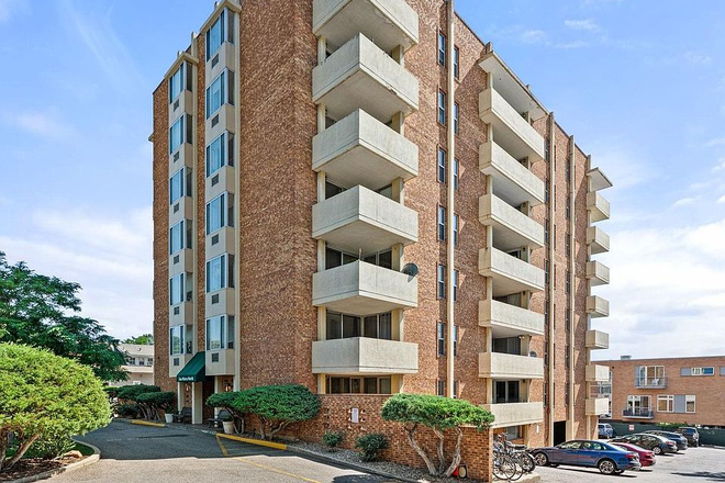 apartment - apartment very close to school