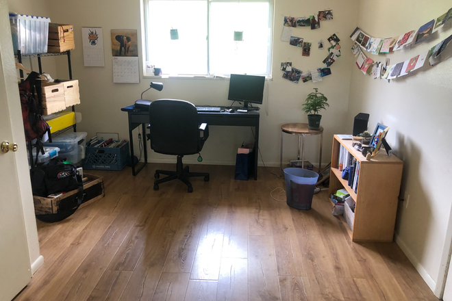 Office space - Looking for a Housemate for Lovely Table Mesa Home