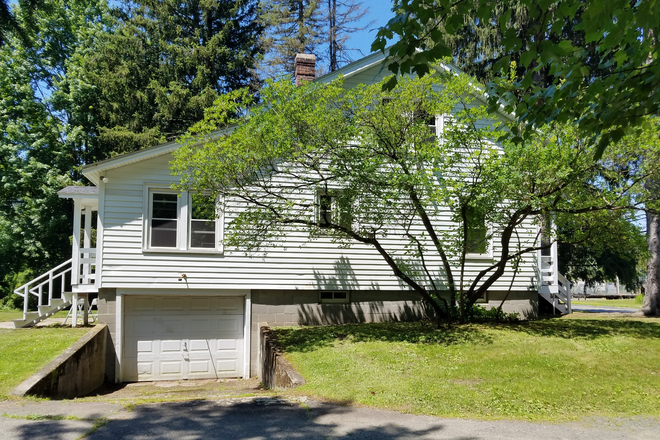 side view - 263 College Street - 4BR House