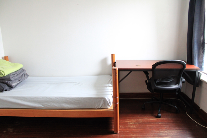 Bedroom - Bathurst & Queen 1 Bedroom with Shared Kitchen, Bathroom, Utilities Included