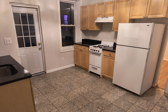 Kitchen - 1/2 Bed Split on Hanover St | Updated Kitchen & Bath Apartments