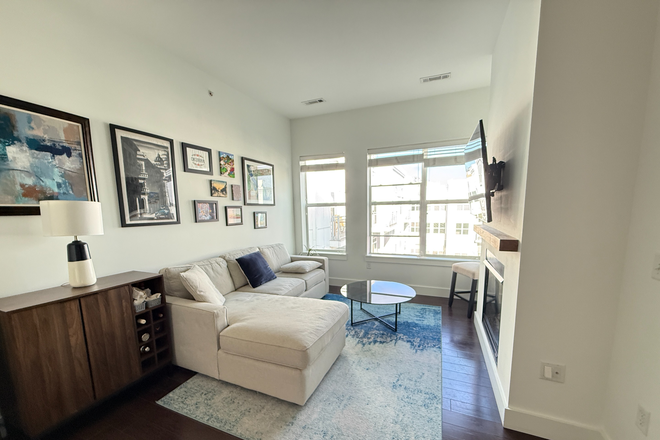 Room for entertaining - Quiet Top-Floor 1BR | In-Unit Laundry, Fireplace | Shuttle to Red Line Apartments