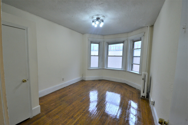 Bedroom - Amazing 2 Separate Beds in Fenway across Target walk to Campus Apartments