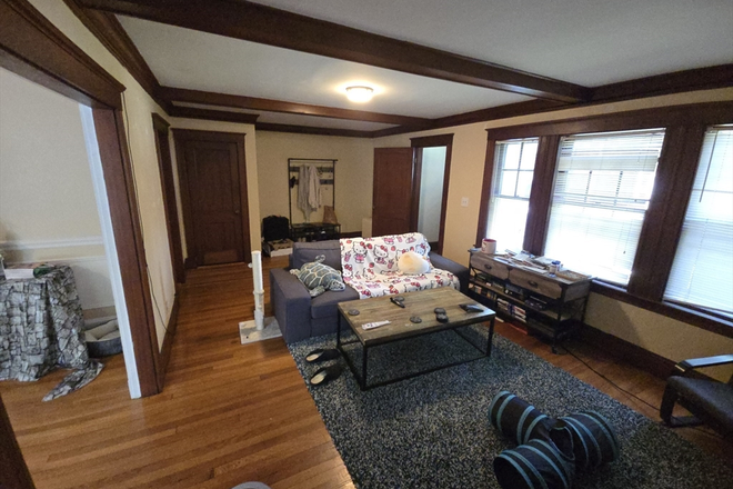 . - Spacious 2 Bed / 1 Bath w/ Parking!! Available 8/31/2025! Apartments