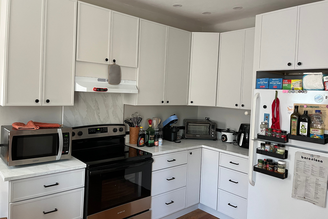 . - College Ave Somerville Huge 5 bed 2 bath with updated kictchen and bathroom for June 2027! Apartments