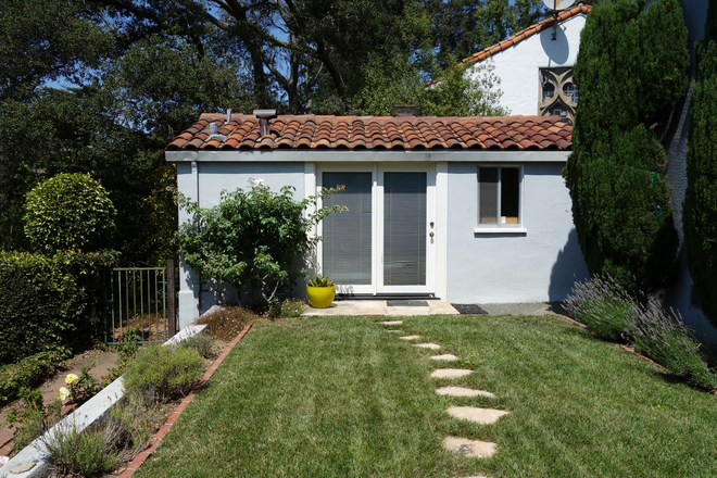 cottage entrance - TUNNEL ROAD
