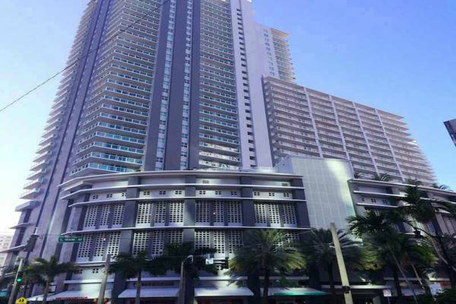 Vue at Brickell Building - 2 bedroom 2 bath in heart of Brickell Finance District ( washer/dryer/kitchen appliances)  $3700/Mo