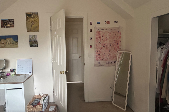 Bedroom for sublease - The Yellow House