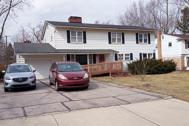 Front View - Oakdale Graduate Student House