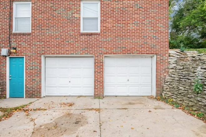 garage spot - 2 bed 1 bath fully furnished apartment