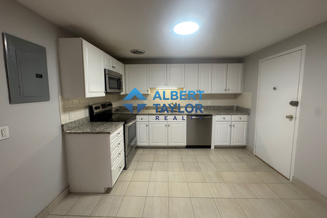 Kitchen - 2 bed 1 bath on Babcock - NO BROKER FEE!!