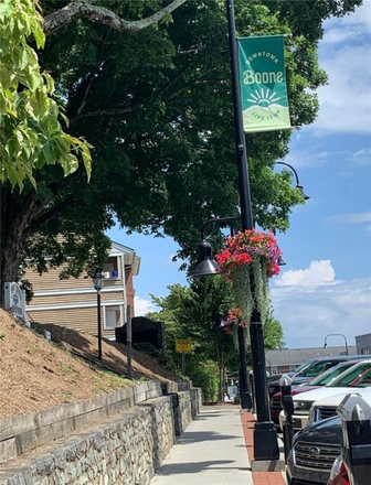 Side - Daniel Boone Condo For Rent!