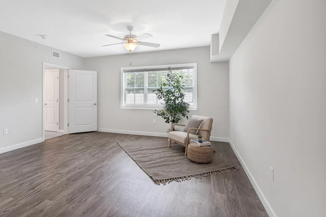 living room - Alpine Commons Apartments