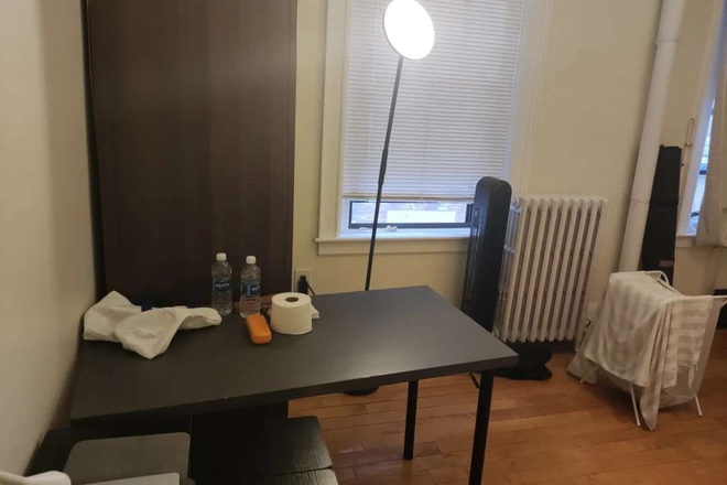 Master bedroom - Boston University Sublet | 6/1–8/30 | 5-min Walk to Green Line