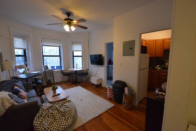 Living area - 9/1/25 - Front facing, newly renovated alcove studio Apartments