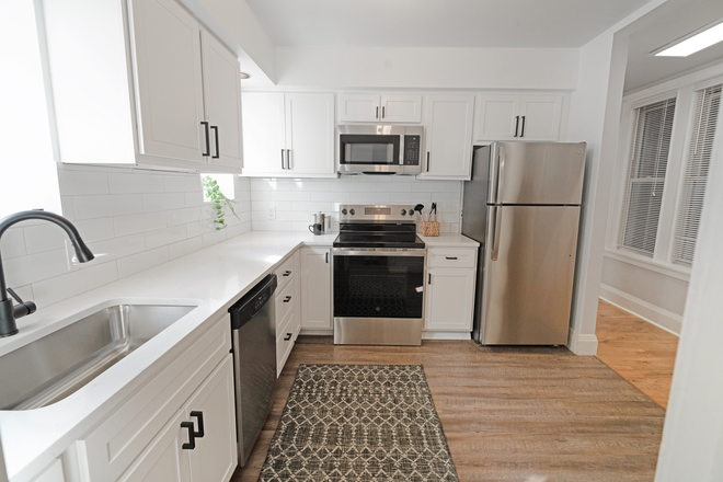 Kitchen - The Tudor - large 4 bedroom Apartments