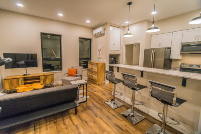 Living room - King Street Flats- 1 Bed 1 Bath- 1 Minute Walk from Campus