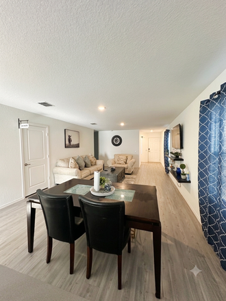 Comunal Living Room + Dinning area - 10023 Kersey Mill, San Antonio, TX, 78224. |Student Housing Near Campus|Fully Furnished Rooms | Al House