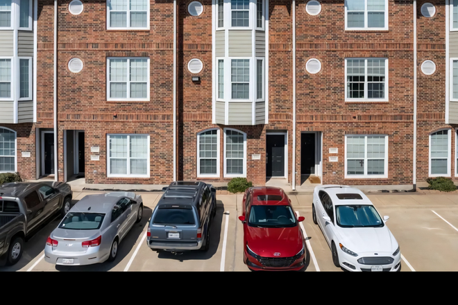 Townhouse that the room is apart of - Lakeridge Townhomes