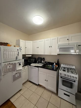 . - Renovated, massive 2-bed w/ living room. Contact Will McGowan 617.512.5822