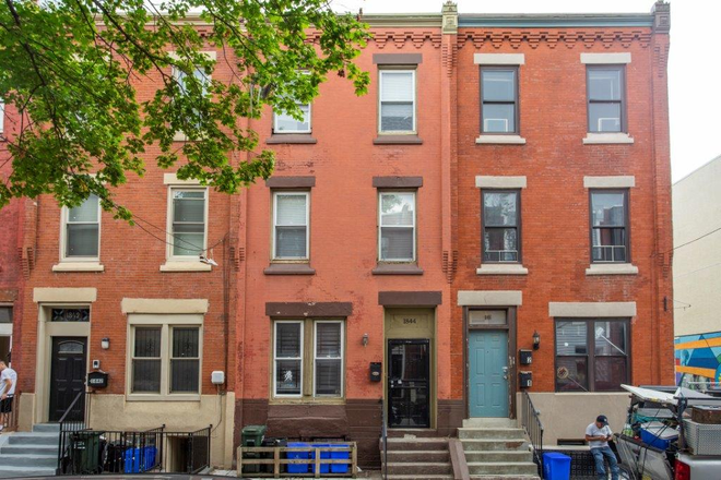 Exterior - 6 Bedroom House Steps From Campus