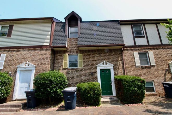 Front - Furnished 5 Bedroom Townhome on Mountain View Drive!