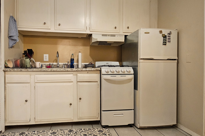 kitchen - $2800&nbsp;/ 2br -&nbsp;12 month lease Condo