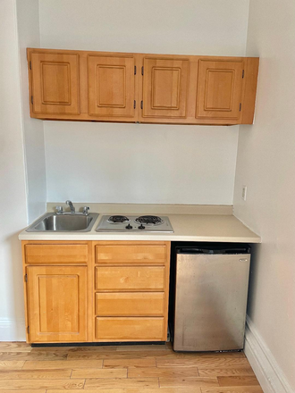 KITCHENETTE - NO BROKER FEE! RENT THIS UNFURNISHED STUDIO AT 405 BEACON ST. FROM 5/18/26..... Apartments