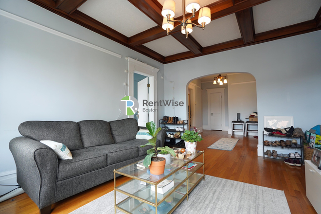 1 - SEP 2026-Gorgeous 2 Brookline 2 bed, W/D in Unit. No Fee!
