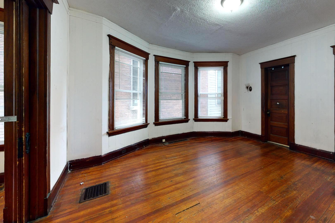 Dining room - Huge 6  bedroom in Clifton Heights House