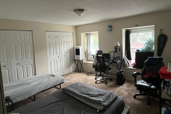 Bedroom - Riverside Park Apt, behind Cumberland Farms (North Amherst)