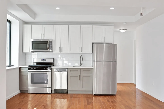 Kitchen stainless steel appliances. - Lease Takeover of Private Room and Bathroom January 31st/ February Ist - August 31st ($1912.50) Apartments