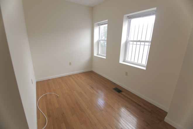 Bedroom - Off Campus Philly  - Spacious bi-level 2 bed 2 bath close to campus Apartments