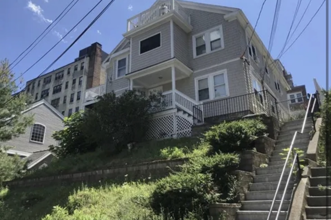 Outside - Bedroom Available for Fall Semester, need 1 more male for final room Duplex