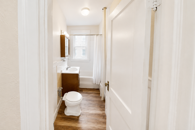 1 - Studio for 9/1 No fee walk to campus 9/1 Apartments