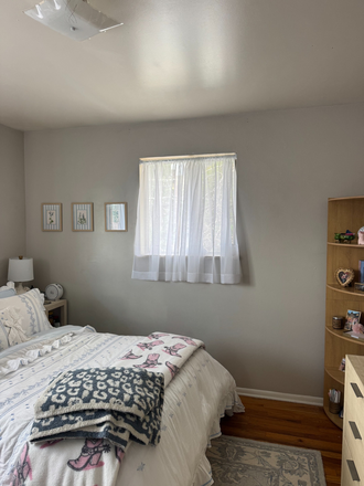 Bedroom - House on The Hill Near Campus