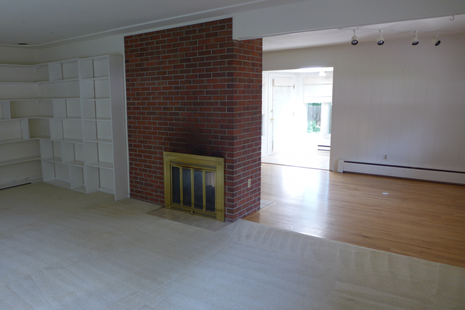 3 - AVAILABLE 6/5: 3325 Dover Dr House