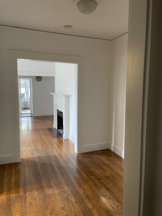 Call NOW for showings! 617-236-8600 - GARDEN ST - CHARMING 1BR/1BA IN HARVARD SQ W/ OFFICE, H&HW INC, LNDRY IN BLDNG AVAIL *9/1/2025* Condo