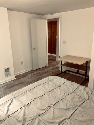 Downstairs bedroom - 2 Rooms for Rent!