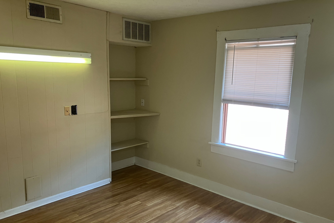 1 - Auburn Hall Apartments